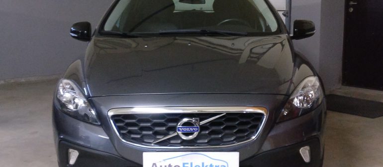 Volvo V40 2.0D AirBag crash data valymas