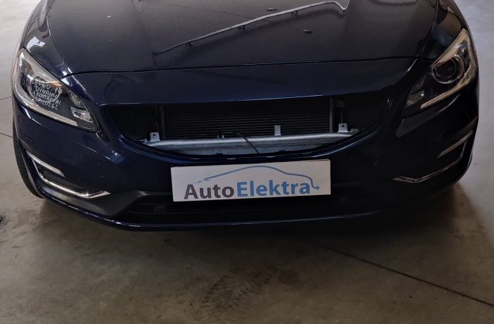 Volvo V60 2.0D 2014 Airbag crash data valymas