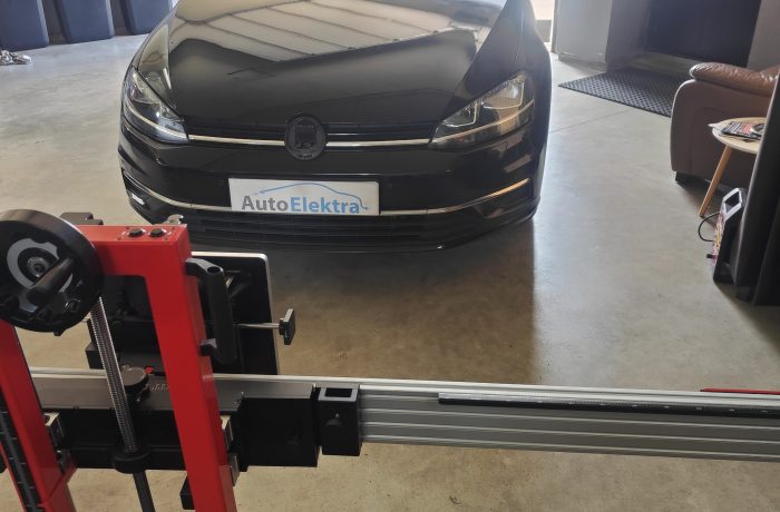 Volkswagen Golf ACC/Radaro kalibravimas