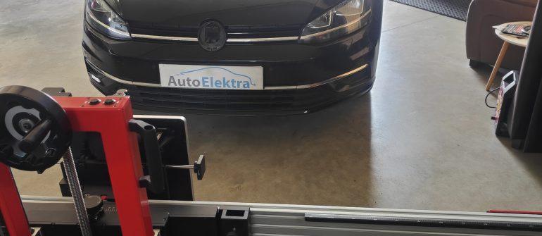 Volkswagen Golf ACC/Radaro kalibravimas