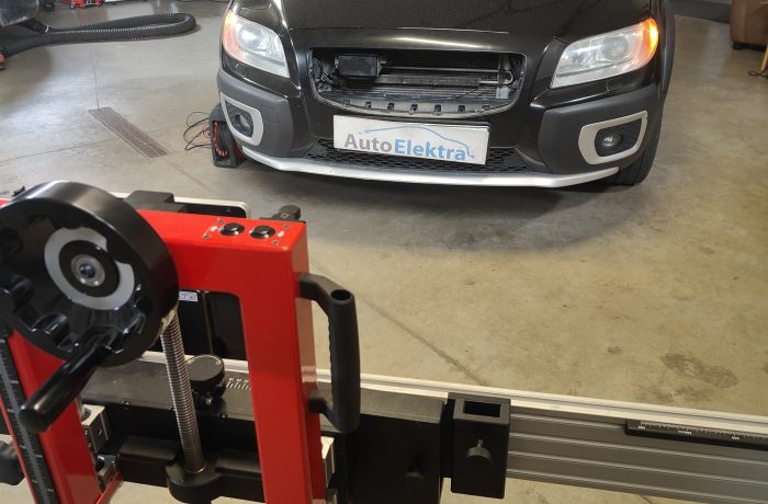 Volvo XC70 Radaro (Forward Sensing Module) kalibracija