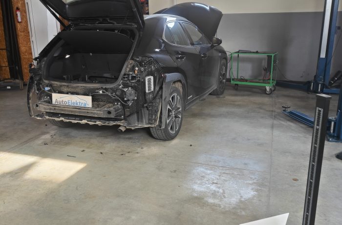 Lexus UX 250H Aklosios zonos aptikimo sistemos kalibracija