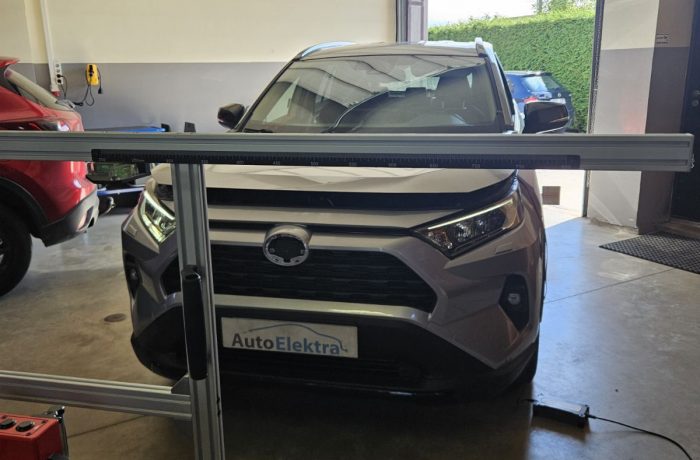 Toyota RAV4 Priekinės kameros kalibracija