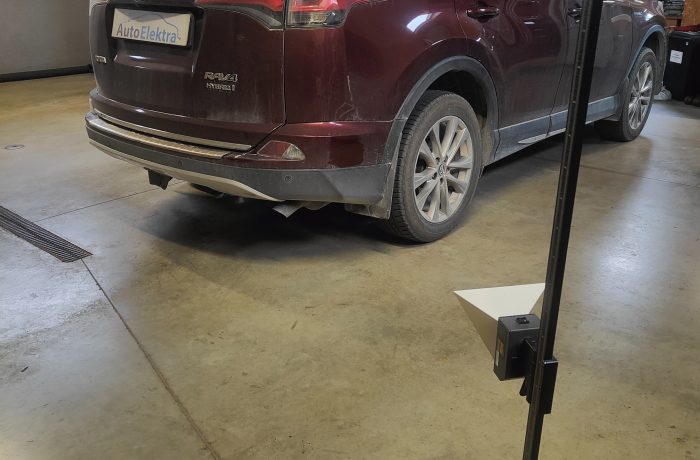 Toyota RAV4 Aklosios zonos aptikimo sistemos kalibracija